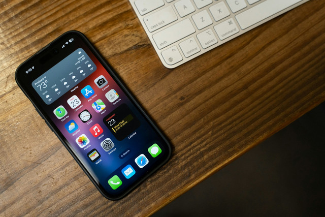 Ilustrasi penyebab HP iPhone tiba-tiba mati. Foto: Unsplash.