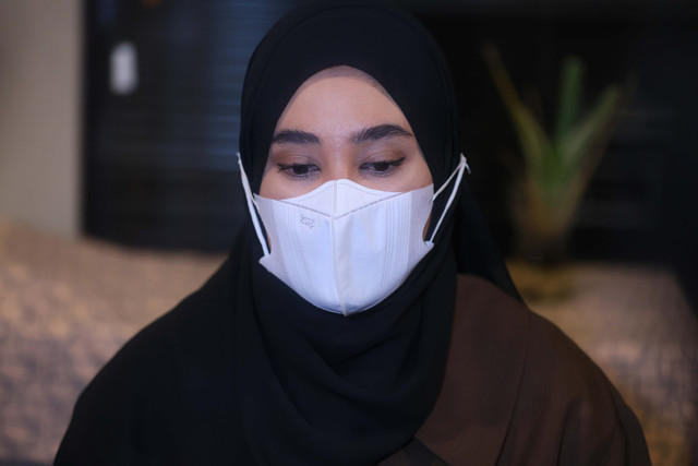 Artis Clara Shinta saat memberikan keterangan di kawasan Kemang, Jakarta, Selasa, (14/04/2026). Foto: Agus Apriyanto