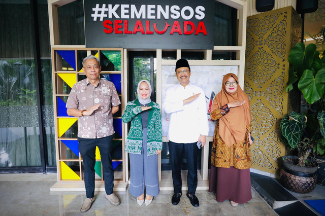 Menteri Sosial Saifullah Yusuf (Gus Ipul) dan Wakil Menteri Sosial Agus Jabo Priyono menerima audiensi Wali Kota Palopo Naili Trisal di Kantor Kementerian Sosial, Selasa (14/4/2026) Foto: Kemensos RI