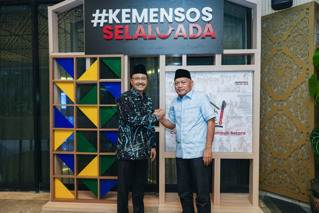 Menteri Sosial Saifullah Yusuf (Gus Ipul) menerima audiensi Wakil Gubernur Maluku Utara Sarbin Sehe di Kantor Kemensos, Jakarta Pusat, Selasa (14/4/2026). Foto: Kemensos RI