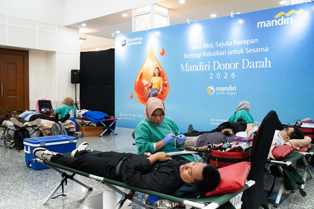 Bank Mandiri bersama PMI gelar donor darah massal bertajuk Mandiri Donor Darah di Menara Mandiri, Jakarta. Foto: Dok. Bank Mandiri