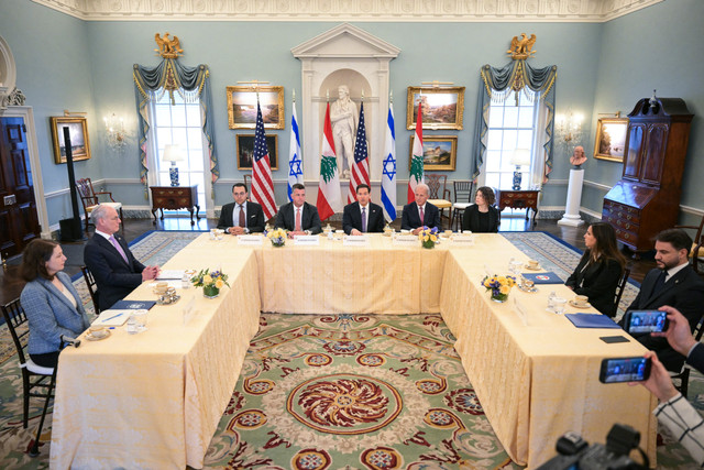 Menteri Luar Negeri AS Marco Rubio berbicara saat pertemuan dengan Duta Besar Lebanon untuk AS Nada Hamadeh Moawad dan Duta Besar Israel untuk AS Yechiel Leiter di Departemen Luar Negeri di Washington, DC, Selasa (14/4/2026). Foto: OLIVER CONTRERAS/AFP