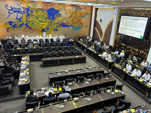 RDP Baleg DPR bersama Kementerian Kelautan dan Perikanan, Kementerian ESDM, Kementerian Kehutanan, dan SKK Migas terkait RUU Pemerintahan Aceh di DPR, Rabu (15/4/2026). Foto: Abid Raihan/kumparan