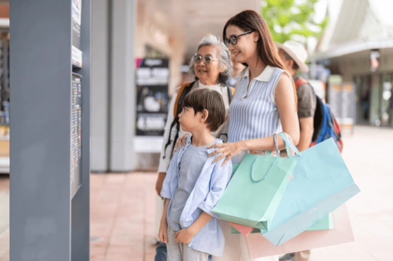 Ilustrasi Keluarga Sedang Berbelanja. Foto: Shutterstock
