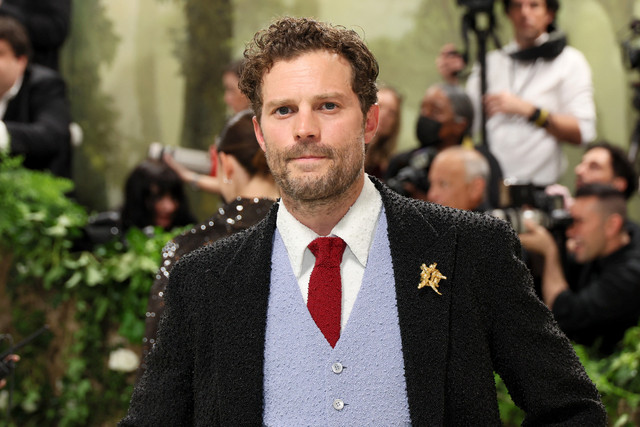 Jamie Dornan menghadiri Met Gala 2024 yang merayakan "Sleeping Beauties: Reawakening Fashion" di Museum Metropolitan di Kota New York, (6/5/2024). Foto: Dia Dipasupil/Getty Images/AFP
