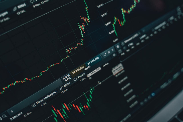   Ilustrasi daftar emiten delisting. Foto: Pexels