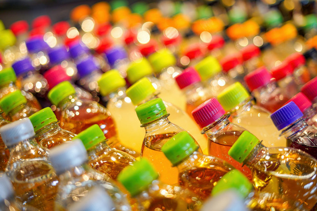 Ilustrasi minuman kemasan. Foto: Romberi/Shutterstock