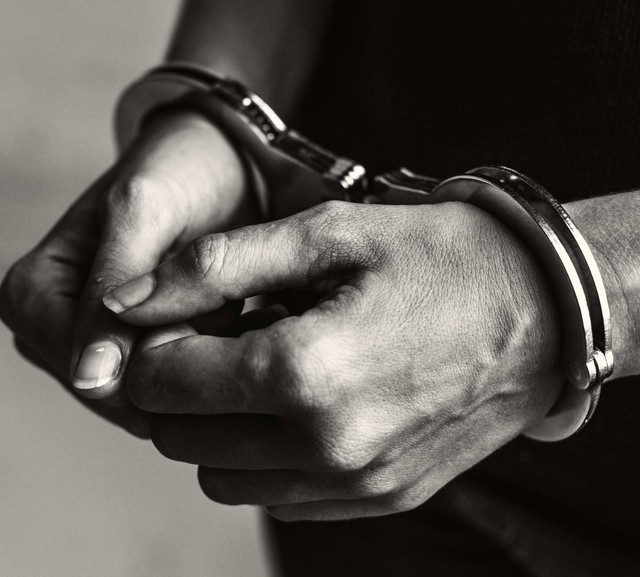 Ilustrasi Tahanan Rumah. Sumber foto: Freepik.com/rawpixel.com