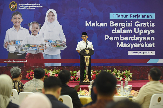 Menko Bidang Pemberdayaan Masyarakat, Muhaimin Iskandar memberikan arahan saat Satu Tahun Perjalanan Makan Bergizi Gratis dalam Upaya Pemberdayaan Masyarakat di Kemenko Pemberdayaan Masyarakat di Jakarta, Kamis (16/4/2026). Foto: Indrianto Eko Suwarso/ANTARA FOTO