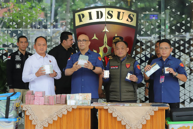 Jumpa pers Kejaksaan Agung terkait perkembangan penanganan kasus dugaan korupsi, Kamis (16/4/2026). Foto: Dok. Kejagung