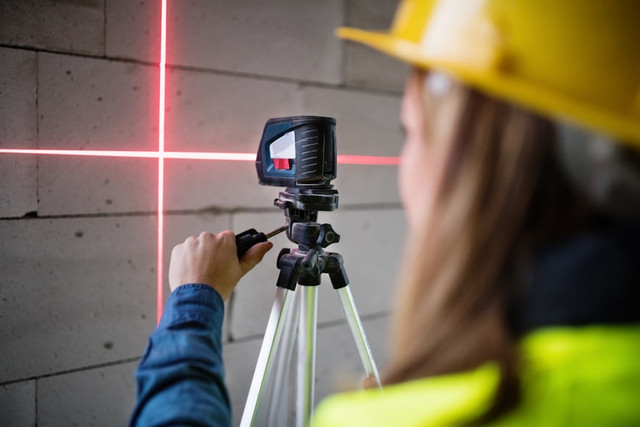 Ilustrasi alat pengukur jarak laser. Foto: Unsplash
