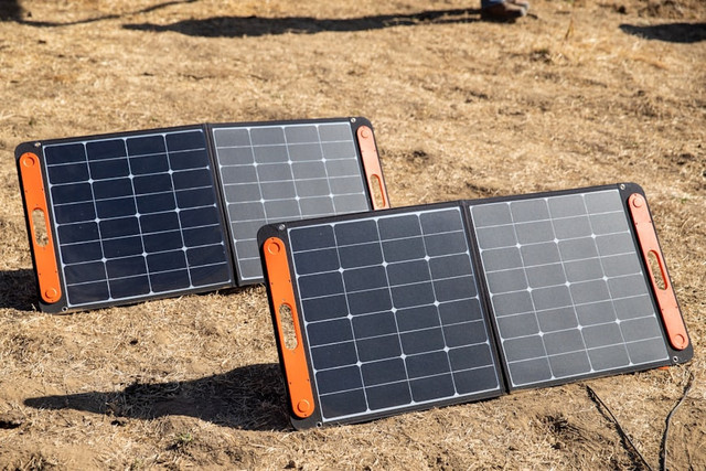 Ilustrasi solar panel portable. Foto: Unsplash
