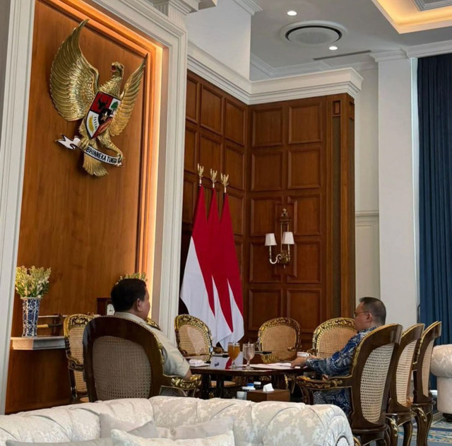 Presiden Prabowo Subianto menerima Wakil Ketua DPR RI, Prof. Sufmi Dasco Ahmad, di Istana Merdeka, Kamis (16/4/2026). Foto: Instagram/ @sekretariat.kabinet