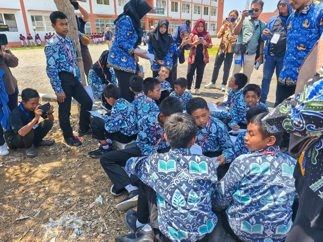 Para siswa tingkat SMP saat outing class di Sekolah Rakyat Terintegrasi (SRT)7 Probolinggo, Jawa Timur, Kamis (16/4/2026). Foto: Jeni Ritanti/kumparan