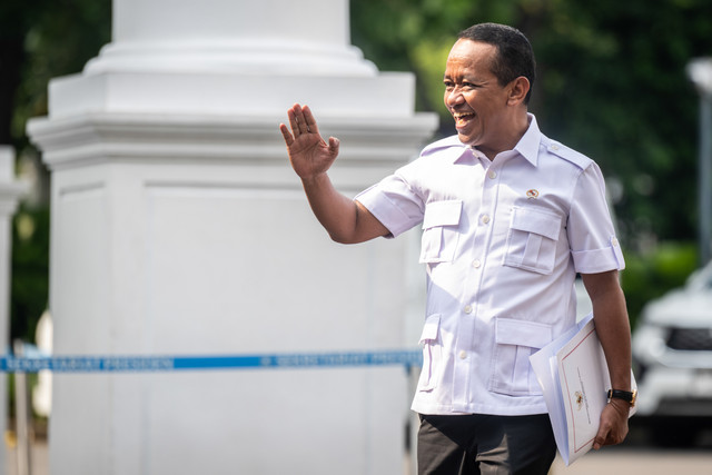 Menteri ESDM Bahlil Lahadalia berjalan masuk Istana Merdeka di Kompleks Istana Kepresidenan, Jakarta, Kamis (16/4/2026). Foto: Bayu Pratama S/ANTARA FOTO