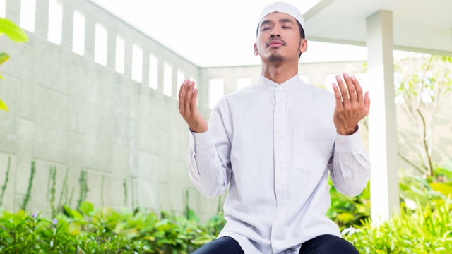 Ilustrasi khutbah Jumat tentang menjaga pandangan mata.  Foto: Shutterstock