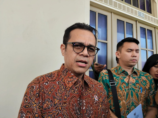 Wakil Menteri Komunikasi dan Digital (Wamenkomdigi) Nezar Patria saat membuka Workshop Program AI Talent Factory (AITF) di Gedung Pusat Universitas Gadjah Mada (UGM), Jumat (17/4/2026). Foto: Arfiansyah Panji Purnandaru/kumparan