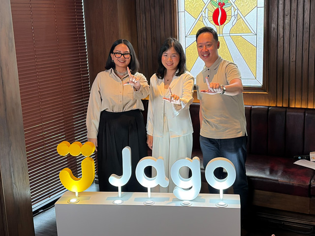 Head of Digital Lending Business Bank Jago, Irene Santoso, beserta jajarannya dalam Media Wellness Experience Bank Jago di Roemah Koffie Gunawarman, Jakarta Selatan, Jumat (17/4/2026).
 Foto: Najma Ramadhanya/kumparan