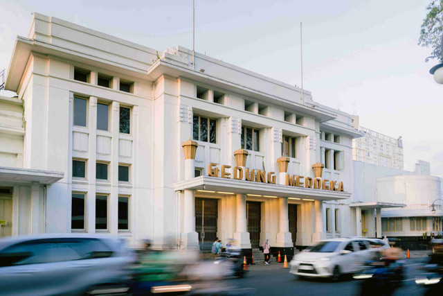 Gedung Merdeka di Bandung yang menjadi lokasi berlangsungnya Konferensi Asia-Afrika. Sumber Gambar: Pexels 