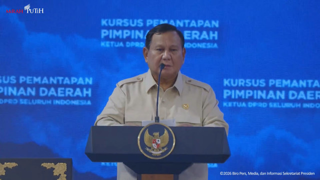 Prabowo berpidato dalam acara pengarahan kepada Ketua DPRD seluruh Indonesia, Sabtu (18/4/2026). Foto: YouTube/ Sekretariat Presiden