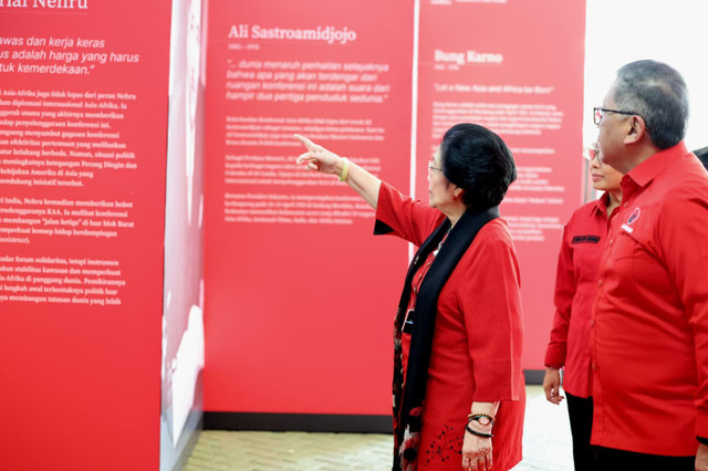 Ketua Umum DPP PDI Perjuangan (PDIP) Megawati Soekarnoputri menghadiri acara peringatan 71 tahun Konferensi Asia Afrika (KAA) 1955 yang digelar di Kantor Sekolah Partai, Lenteng Agung, Jakarta Selatan, Sabtu (18/4/2026).  Foto: Dok. PDIP