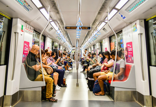 Ilustrasi kereta MRT Singapura. Foto: i viewfinder/Shutterstock