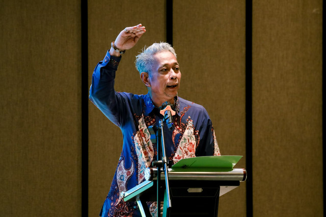 Wamensos Agus Jabo saat acara Pengelolaan Perpustakaan Tingkat Lanjut Bagi Pengelola Perpustakaan Sekolah Rakyat Batch 3 Tahun 2026 di Novotel BSD City, Kabupaten Tangerang, Banten, Sabtu (18/4/2026). Foto: Kemensos RI