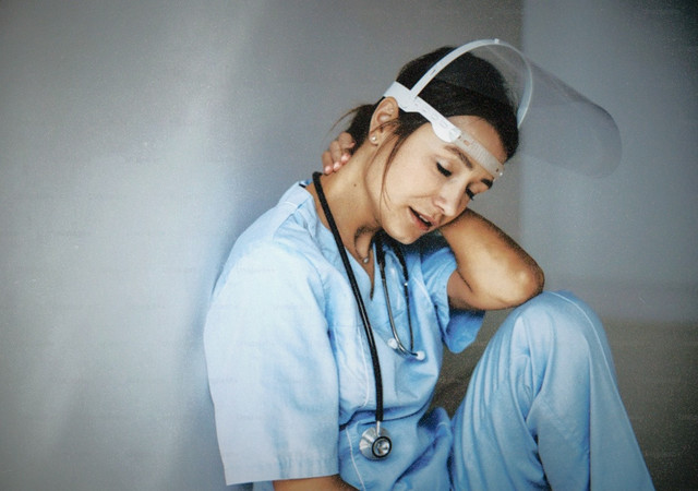 Ilustrasi Perawat dan Burnout. Foto: Unsplash