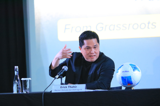 Erick Thohir Press Conference FFF PSSI bertajuk Empowering the Next Generation of Womens Football From Grassroots Development to Clairefontaine yang berlangsung di Institut Francais Indonesia, Rabu (15/4). Foto: Agri Aulian Perdana/kumparan