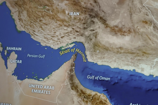 Ilustrasi Selat Hormuz. Foto: DIA TV/Shutterstock