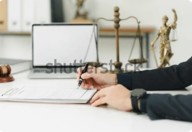 Profesi Hukum (https://www.shutterstock.com/id)