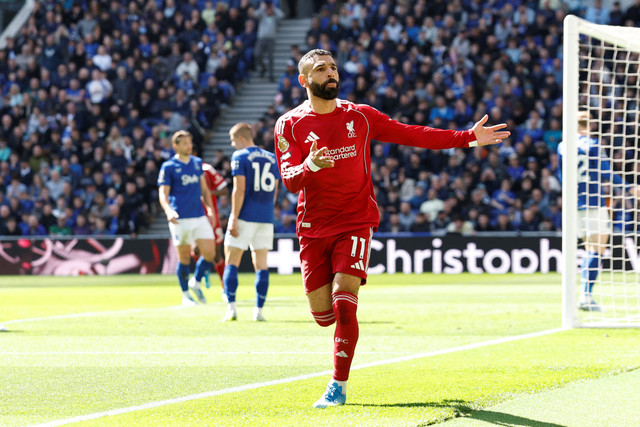 Selebrasi pemain Liverpool Mohamed Salah usai mencetak gol ke gawang Everton pada pertandingan Liga Inggris di Stadion Hill Dickinson, Liverpool, Inggris, Minggu (19/4/2026). Foto: Jason Cairnduff/REUTERS