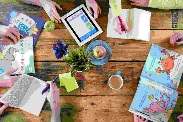 Ilustrasi Evaluasi Kurikulum. Gambar: Unsplash.