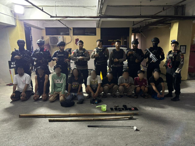 Polisi mengamankan sejumlah pemuda yang diduga hendak tawuran di kawasan Jalan Kerja Bakti VII, Jakarta Timur. Foto: Istimewa