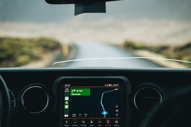 Ilustrasi BYD M6. Foto: Unsplash/Adam Kento