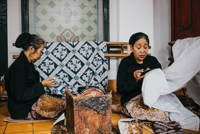 Ilustrasi Puisi Hari Kartini untuk anak TK . Foto Unsplash/Camille Bismonte