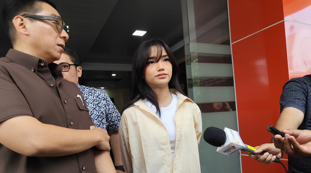 Sambangi Polres Jaksel, Fuji Tindak Lanjuti Kasus Penggelapan oleh Admin Medsos