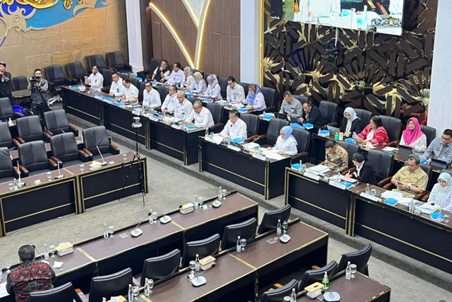 Suasana rapat Baleg DPR Pembahasan Tingkat I RUU tentang Perlindungan Pekerja Rumah Tangga (PPRT) di Kompleks Parlemen, Senayan, Jakarta, Senin (20/4/2026). Foto: Nasywa Athifah/kumparan