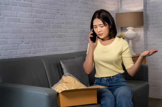 Ilustrasi pelanggan yang terdampak penipuan belanja online. Foto: Twinsterphoto/Shutterstock 