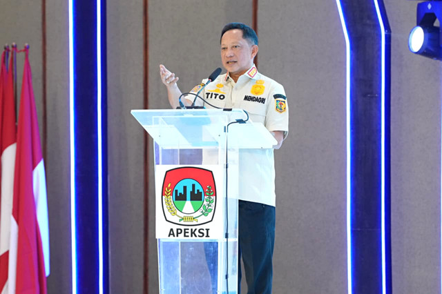 Mendagri, Tito Karnavian saat menjadi keynote speaker dalam Raker Komwil I APEKSI di Kota Banda Aceh, Aceh, Senin (20/4/2026). Foto: Dok. Kemendagri