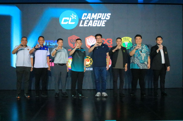 Sesi foto bersama para narasumber di acara Grand Launching Campus League di Agora Mall, Jakarta Pusat, Senin (20/4/2026). Foto: Agri Perdana Aulian/kumparan
