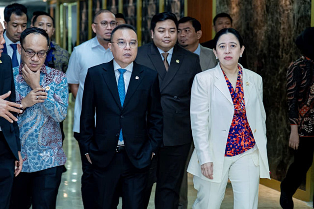 Konferensi pers pimpinan DPR usai menghadiri penutupan Masa Persidangan IV Tahun 2025-2026 di DPR pada Selasa (21/4/2026). Foto: Dok. DPR RI