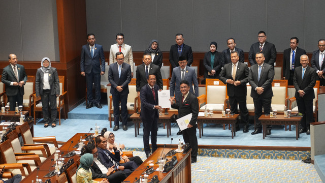 Suasana penyampaian Pendapat Akhir Presiden atas RUU tentang PPRT. Foto: Dok. Kementerian Hukum