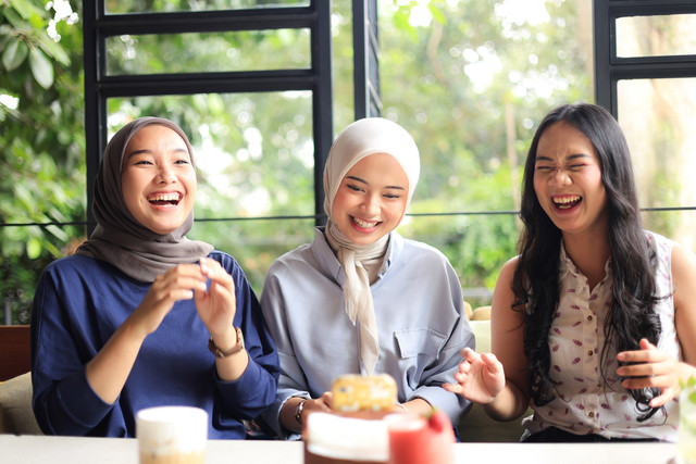 Ilustrasi wanita tertawa. Foto: Ika Rahma H/Shutterstock