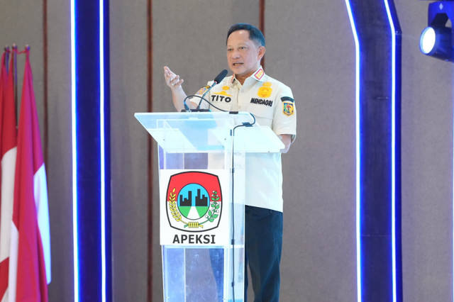 Mendagri Tito Karnavian menghadiri forum Asosiasi Pemerintah Kota Seluruh Indonesia (APEKSI) di Banda Aceh, Senin (20/4/2026). Foto: Kemendagri RI