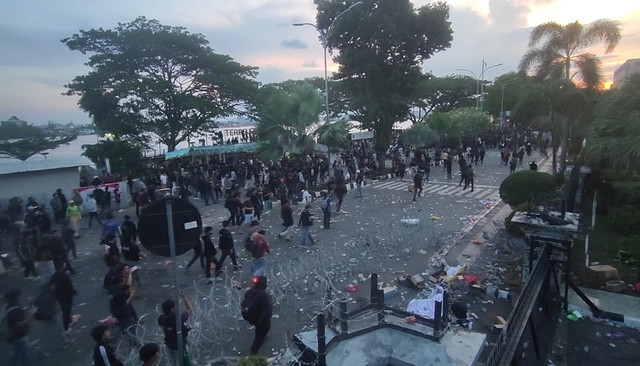Demo yang berujung ricuh di depan Kantor Gubernur Kalimantan Timur di Samarinda, Selasa (21/4/2026). Foto: Dok. Istimewa