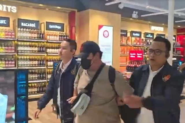 Momen penangkapan mantan kepala kas salah satu bank di Rantauprapat, Kabupaten Labuhanbatu, Sumatera Utara, Andi Hakim Febriansyah. Foto: Dok. Istimewa