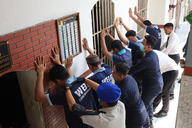 Buktikan Komitmen, Lapas Mojokerto Gelar Razia Mendadak Usai Ikrar Anti Narkoba dan HP Ilegal (Foto:HumasLapasMoker)