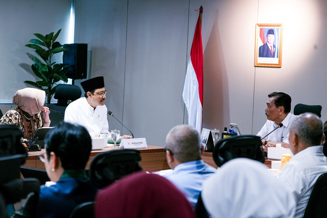 Mensos Saifullah rapat bersama Ketua DEN Luhut Binsar Pandjaitan di Gedung Soedjono Djoened Poesponegoro (BPPT I), Rabu (22/4/2026). Foto: Dok. Kemensos
