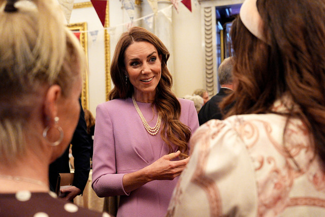 Putri Wales Kate Middleton menghadiri resepsi untuk merayakan ulang tahun ke-100 kelahiran Ratu Elizabeth II di Istana Buckingham, London, Inggris, Selasa (21/4/2026). Foto: Jordan Pettitt/Pool via REUTERS